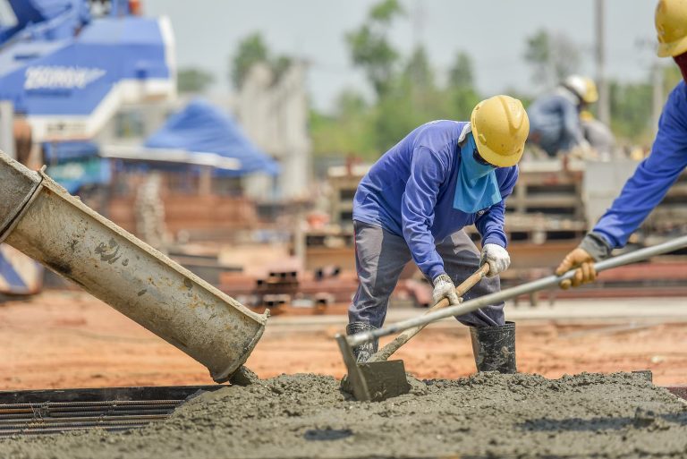 Reinforced concrete - Construction worker Concrete pouring